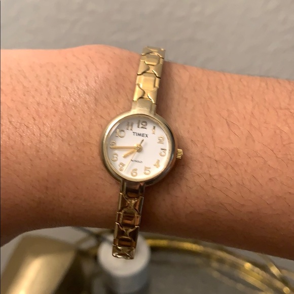 Extra Small face Times Watch Gold - Picture 2 of 7